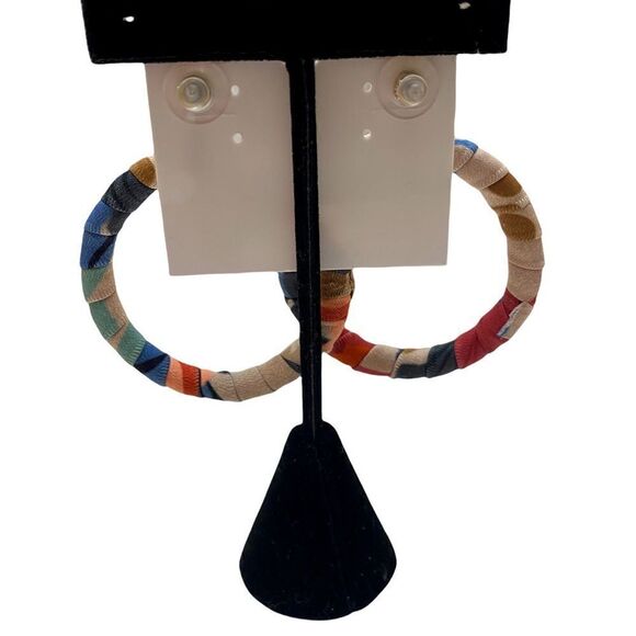 Retro looking Fabric Covered Hoop Earrings with Gold Hardware. - Picture 4 of 4